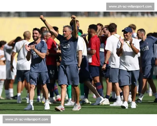 马杜埃凯 GQ 大片曝光！切尔西边锋化身巴黎世家型男