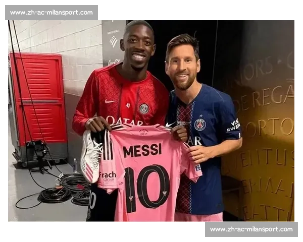 登贝莱追星梅西名场面！更衣室勾肩搭背聊 5 分钟，巴萨老队友再续兄弟情